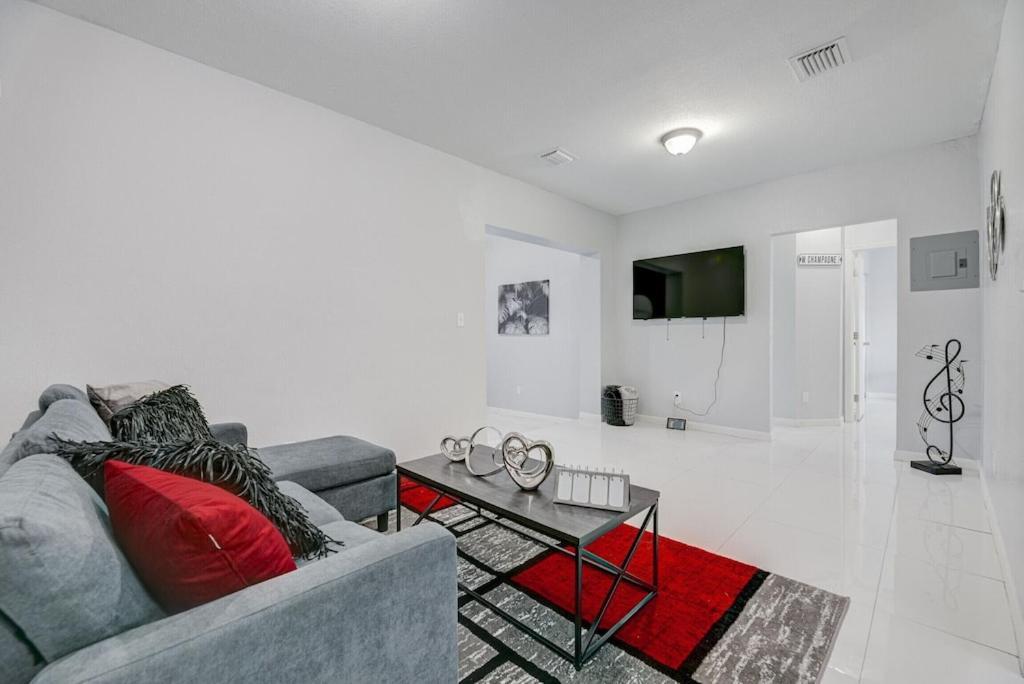 Deco Drive Miami • Near Hard Rock Stadium • South Beach • Wynwood Экстерьер фото